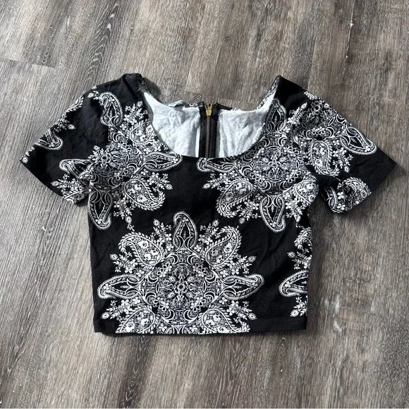 Size small backless Crop Tops - Picture 4 of 5